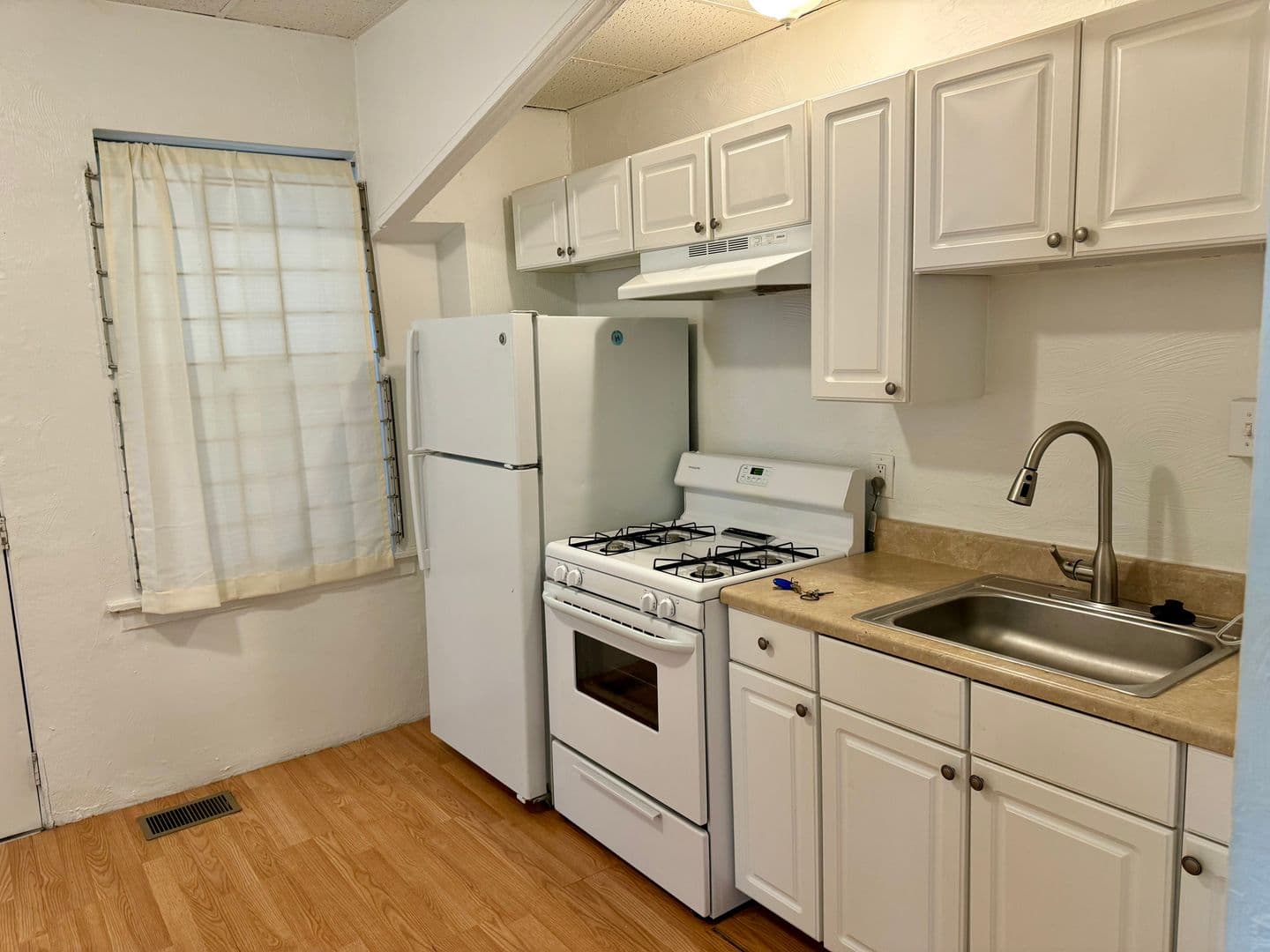 Pittsburgh Apartment: 218 North Craig St