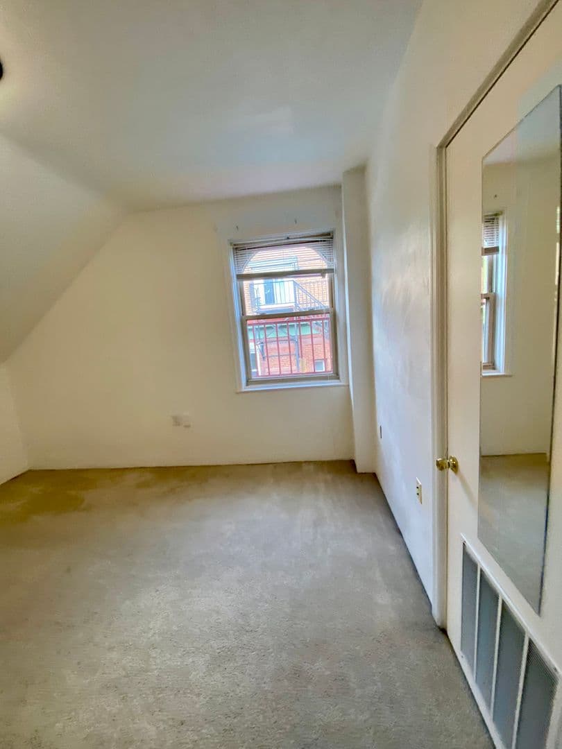 Pittsburgh Apartment: 5819 Bartlett St