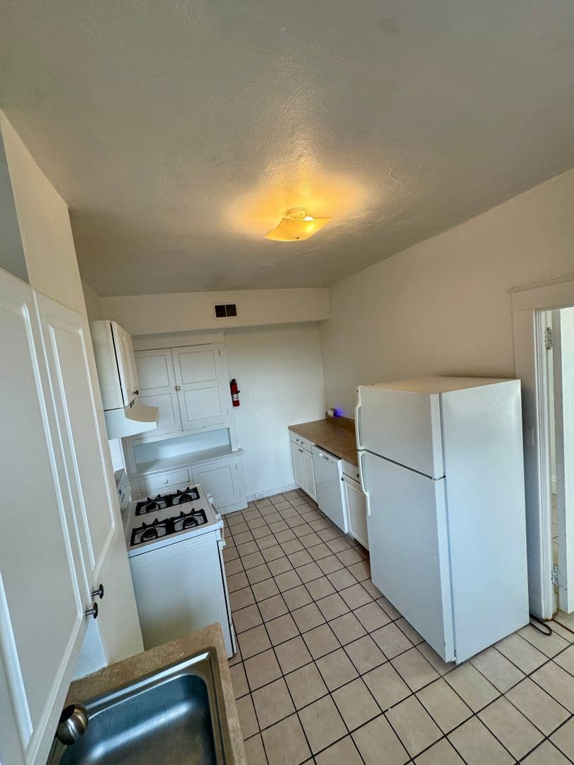 Pittsburgh Apartment: 5752 Ellsworth Ave