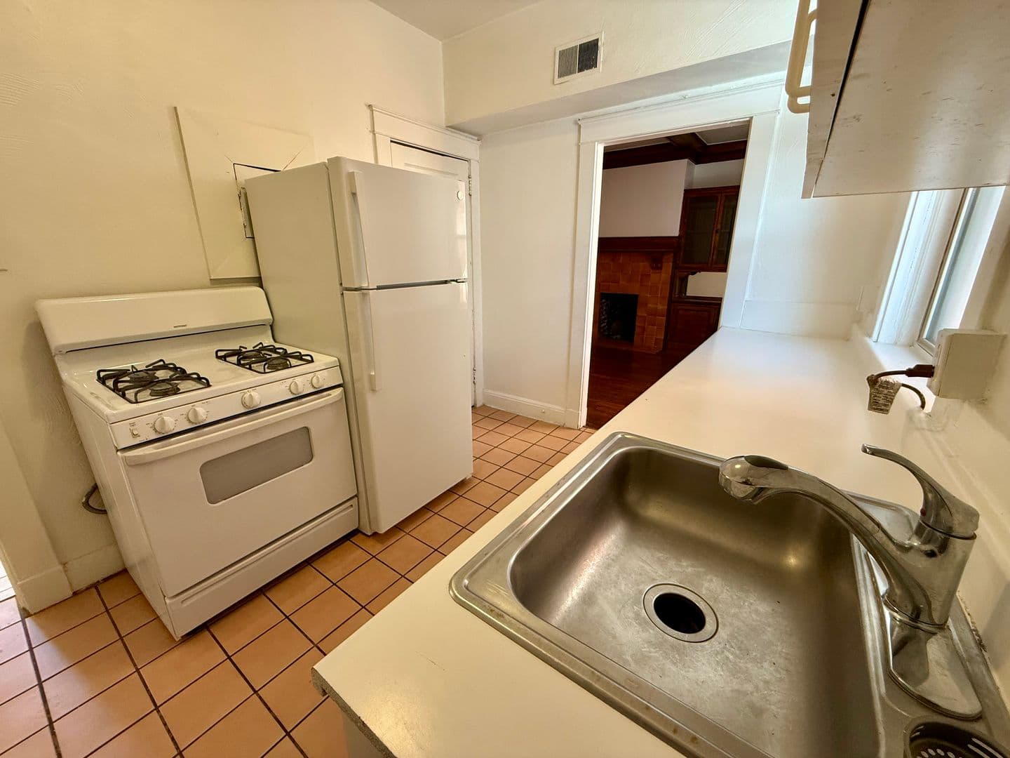 Pittsburgh Apartment: 5752 Ellsworth Ave