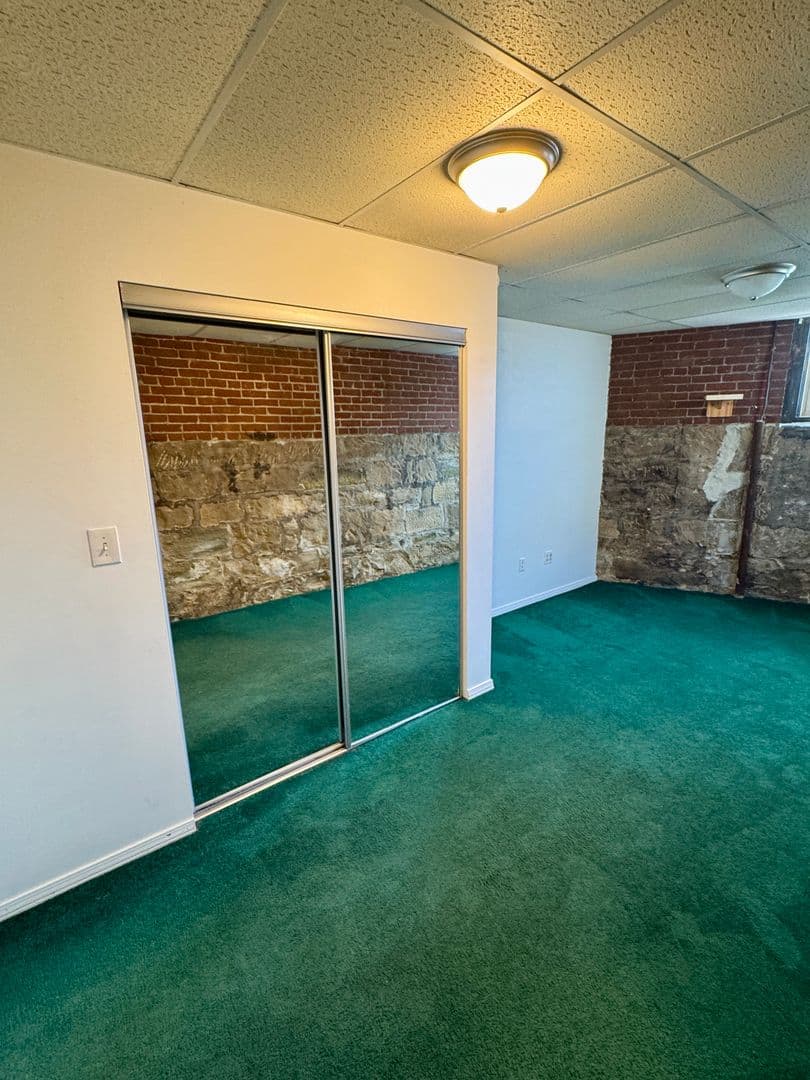 Pittsburgh Apartment: 5752 Ellsworth Ave