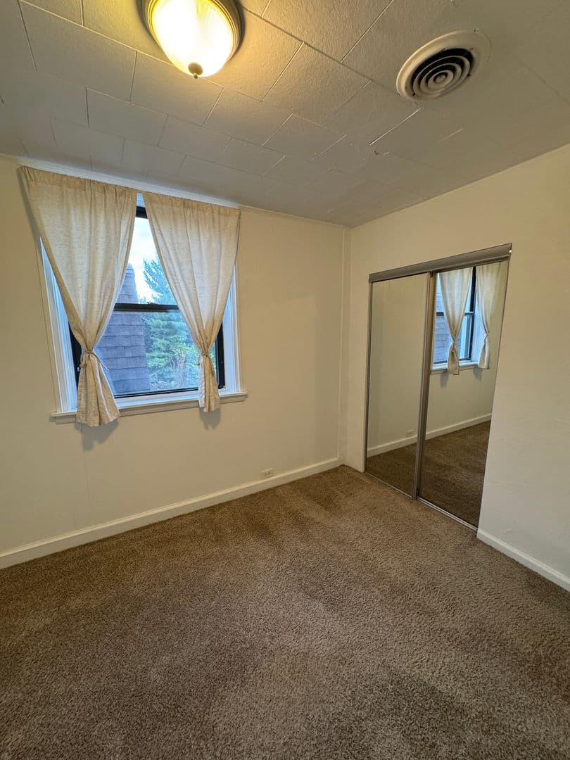 Pittsburgh Apartment: 514 Ivy St