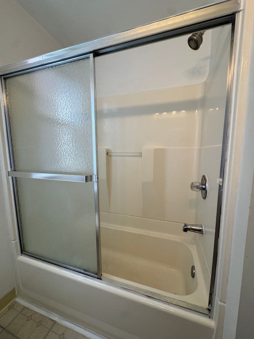 Pittsburgh Apartment: 1134 Illinois Ave