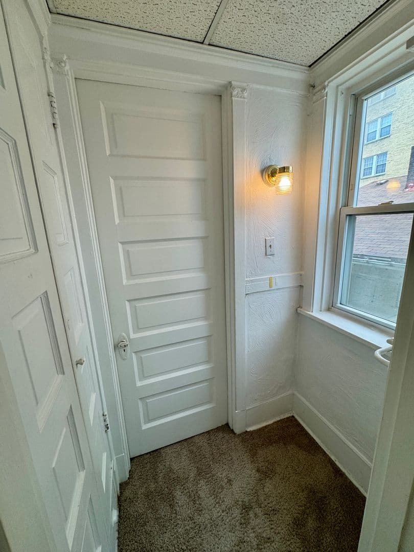 Pittsburgh Apartment: 218 North Craig St