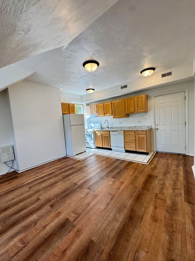Pittsburgh Apartment: 5819 Bartlett St