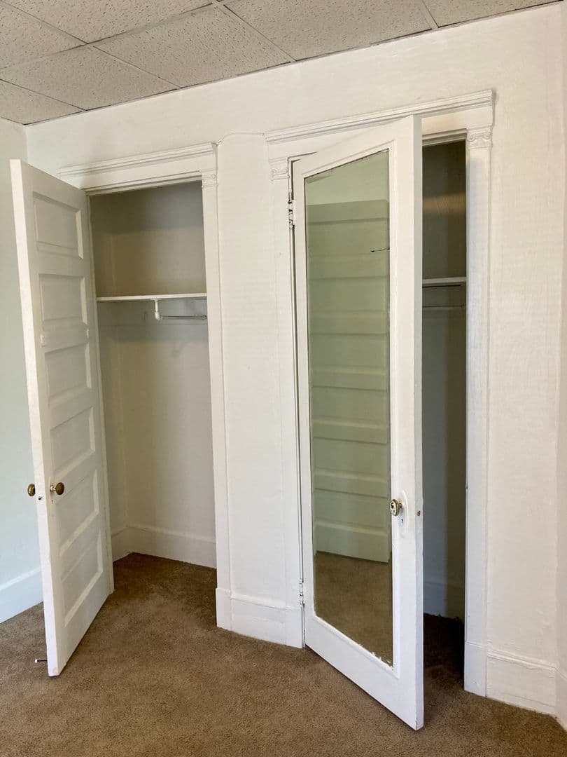 Pittsburgh Apartment: 218 North Craig St
