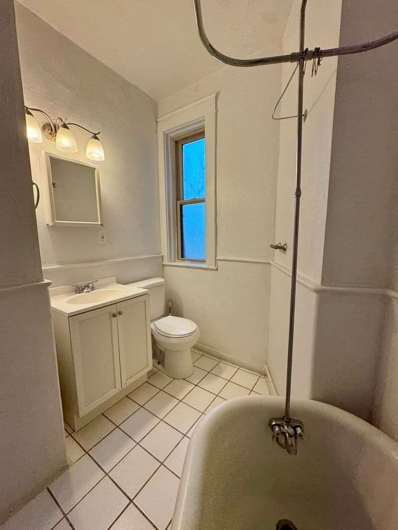 Pittsburgh Apartment: 5752 Ellsworth Ave