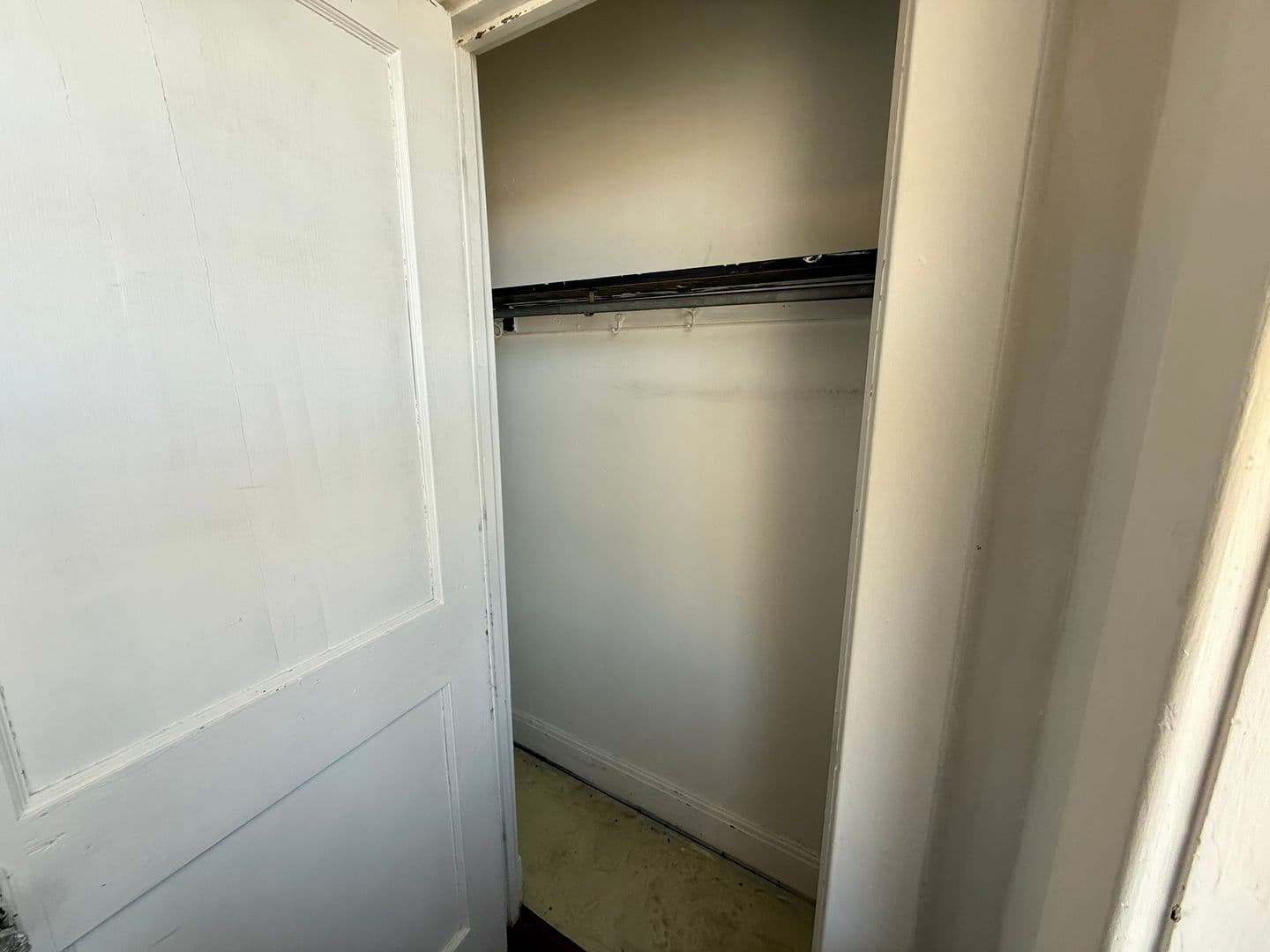 Pittsburgh Apartment: 5752 Ellsworth Ave