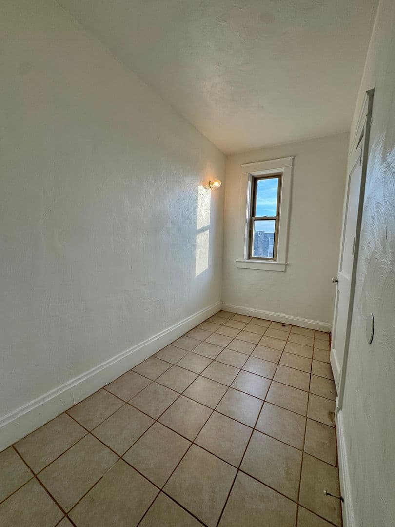 Pittsburgh Apartment: 5752 Ellsworth Ave