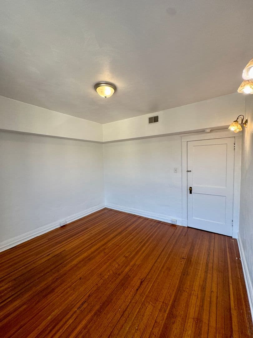 Pittsburgh Apartment: 5752 Ellsworth Ave