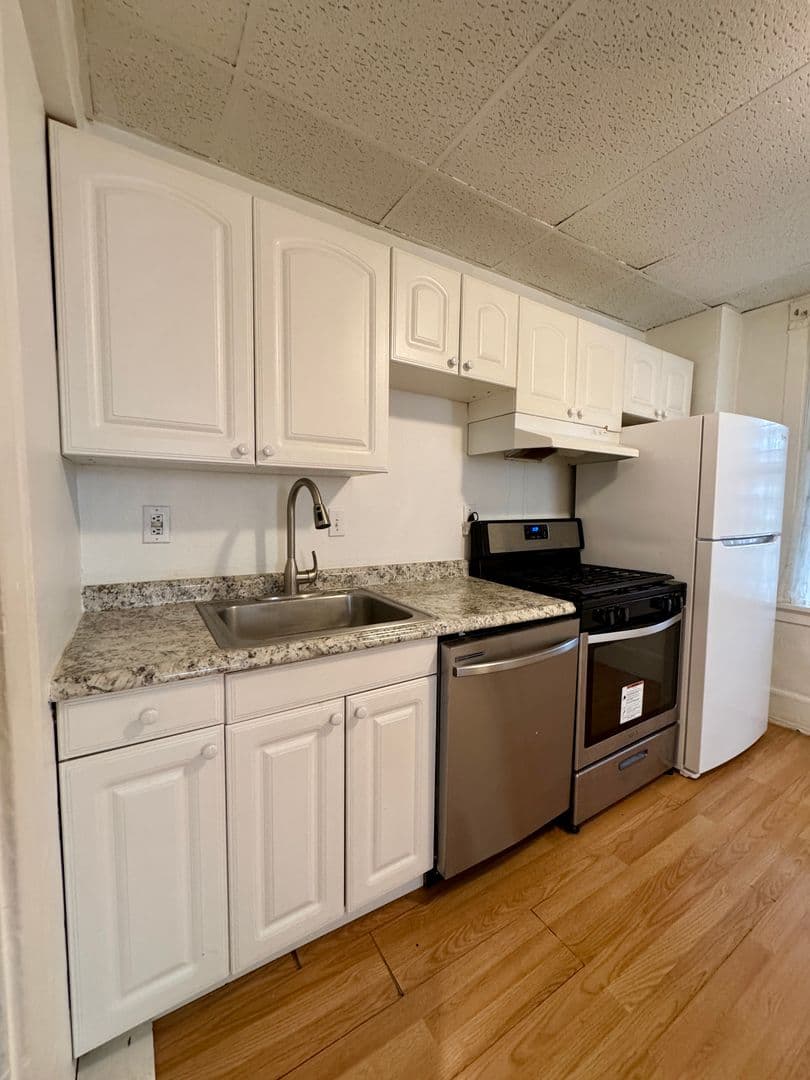 Pittsburgh Apartment: 218 North Craig St