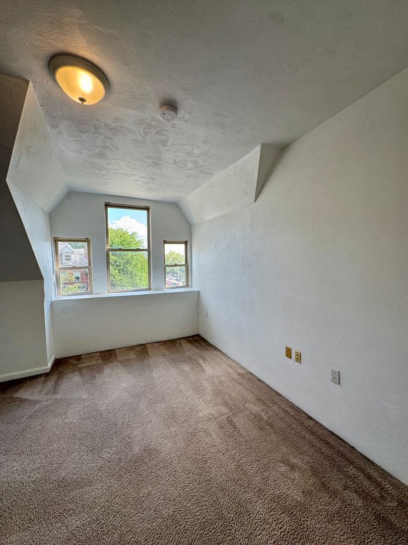 Pittsburgh Apartment: 5819 Bartlett St