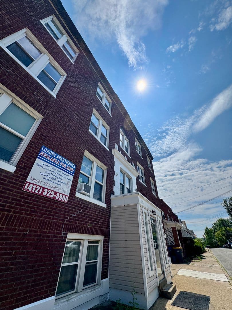 Pittsburgh Apartment: 1134 Illinois Ave