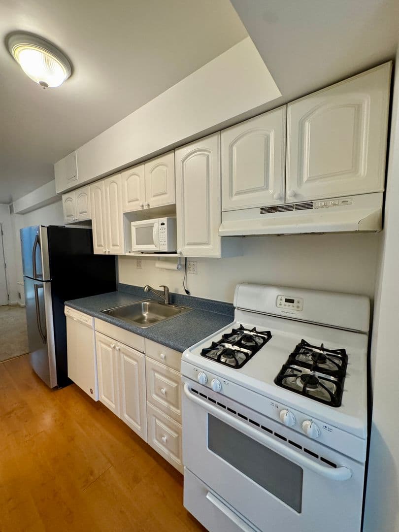 Pittsburgh Apartment: 3401 Forbes Ave