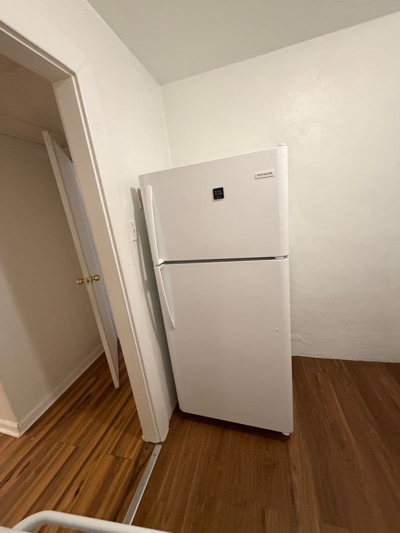 Pittsburgh Apartment: 218 North Craig St