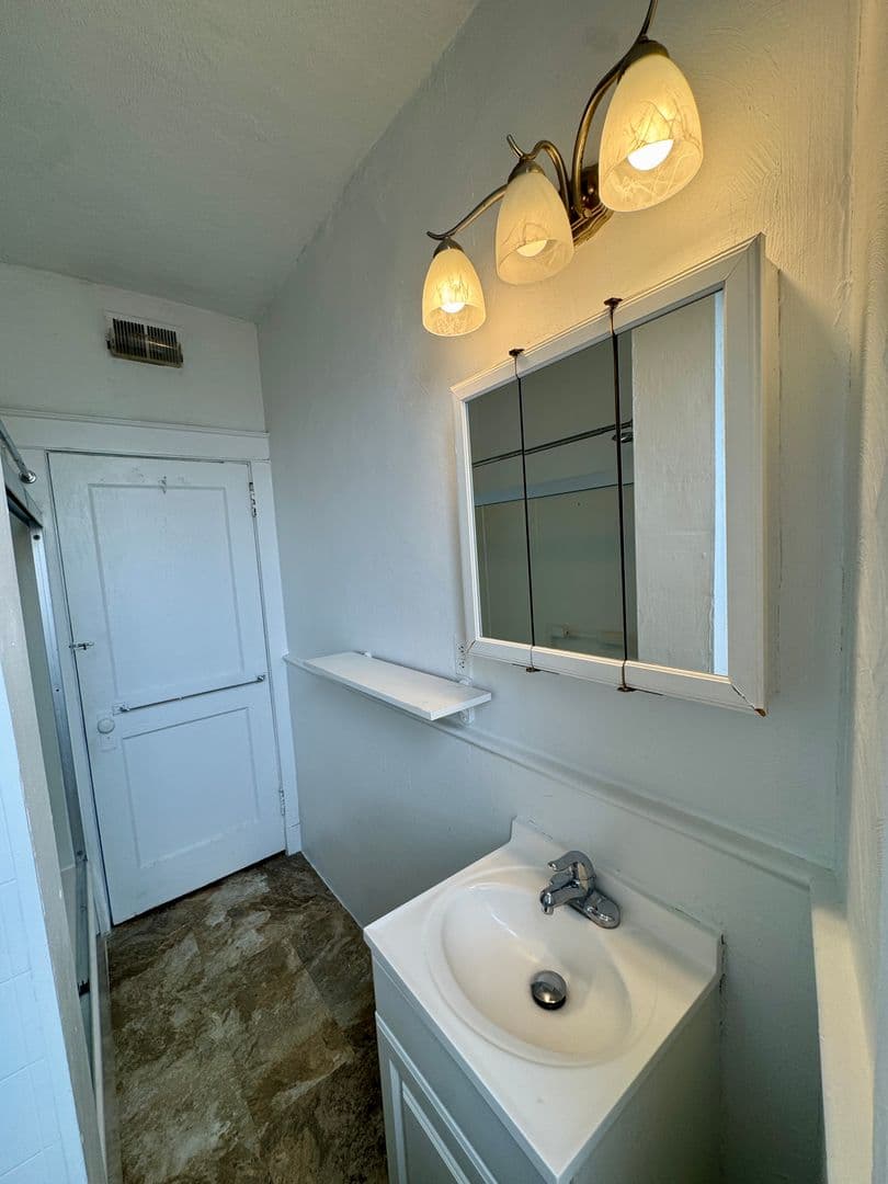 Pittsburgh Apartment: 626 Maryland Ave