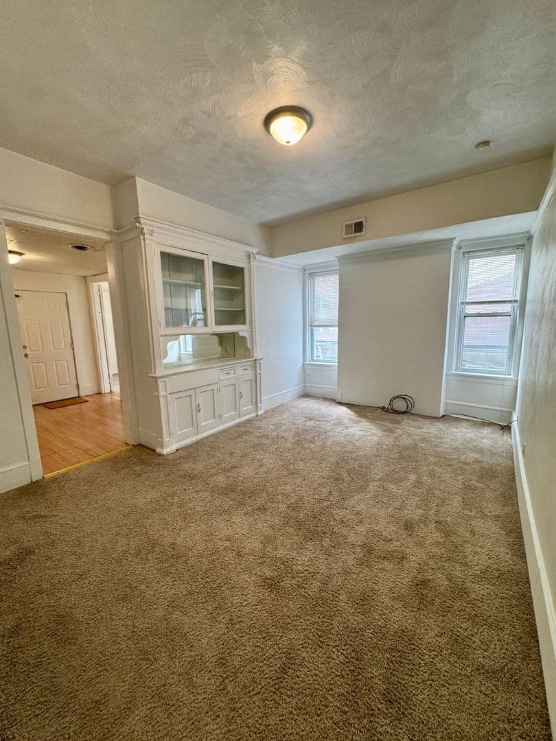 Pittsburgh Apartment: 218 North Craig St
