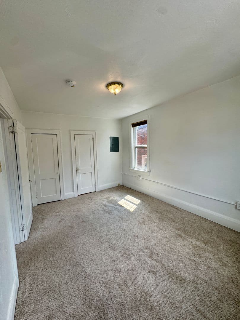 Pittsburgh Apartment: 1134 Illinois Ave