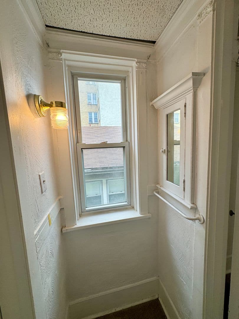 Pittsburgh Apartment: 218 North Craig St