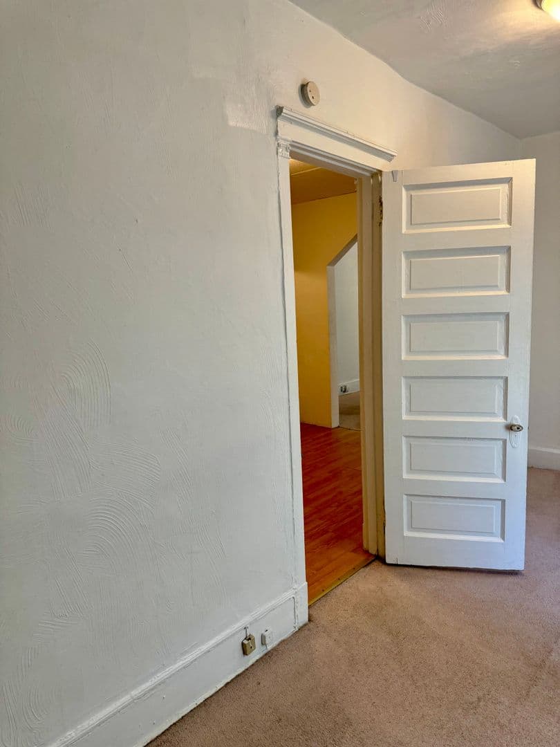 Pittsburgh Apartment: 218 North Craig St