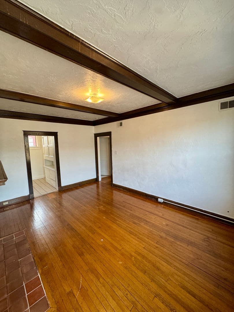 Pittsburgh Apartment: 5752 Ellsworth Ave