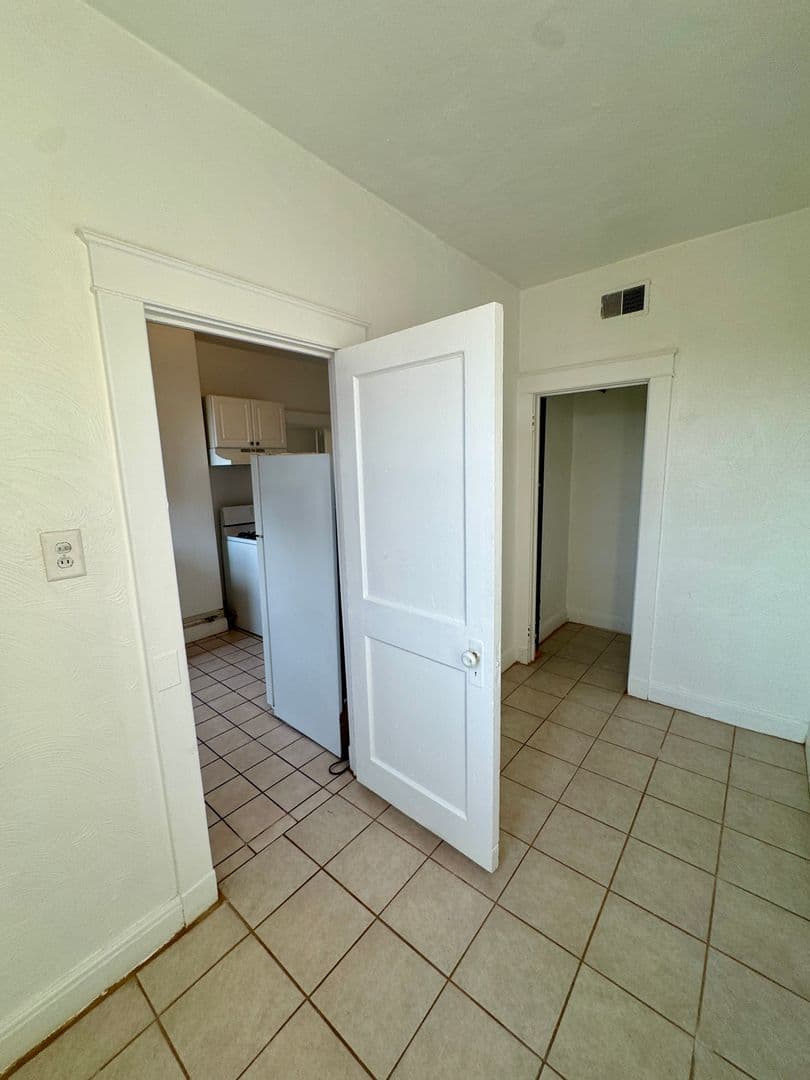 Pittsburgh Apartment: 5752 Ellsworth Ave