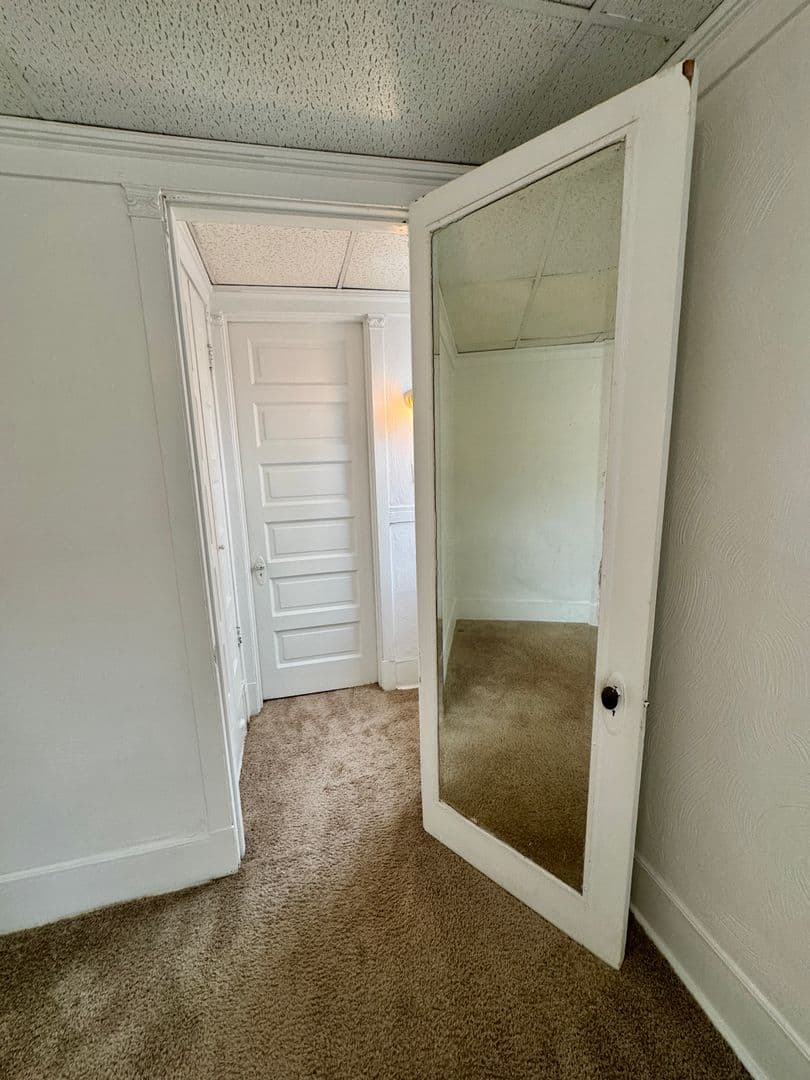Pittsburgh Apartment: 218 North Craig St