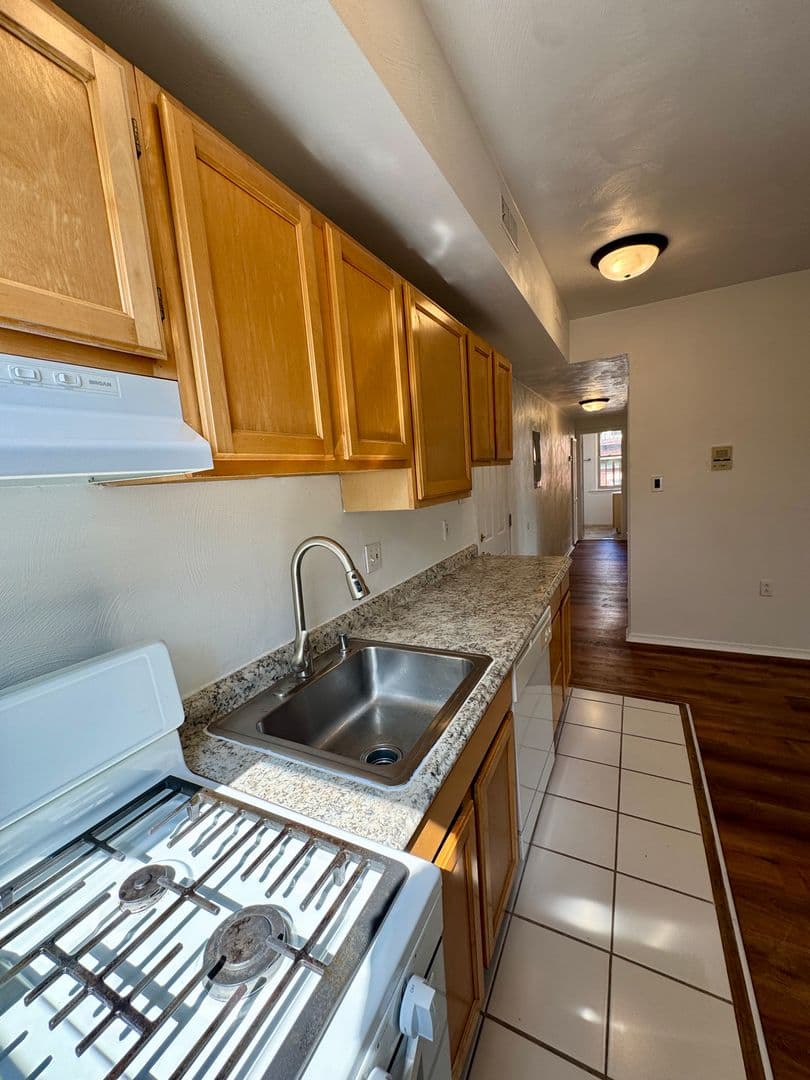 Pittsburgh Apartment: 5819 Bartlett St