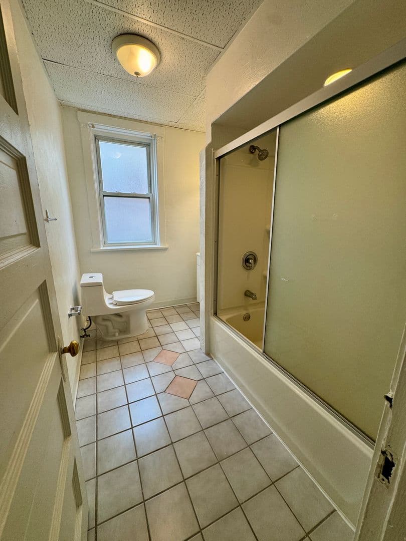 Pittsburgh Apartment: 222 N. Craig St.