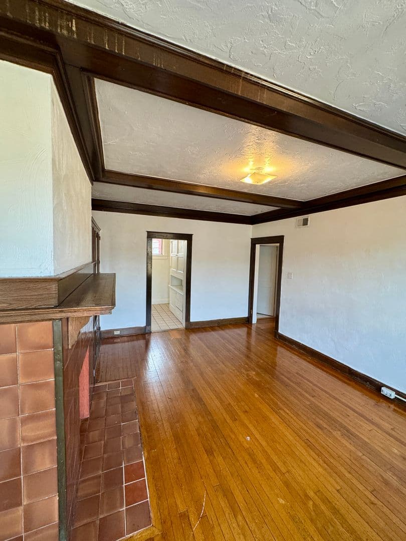 Pittsburgh Apartment: 5752 Ellsworth Ave
