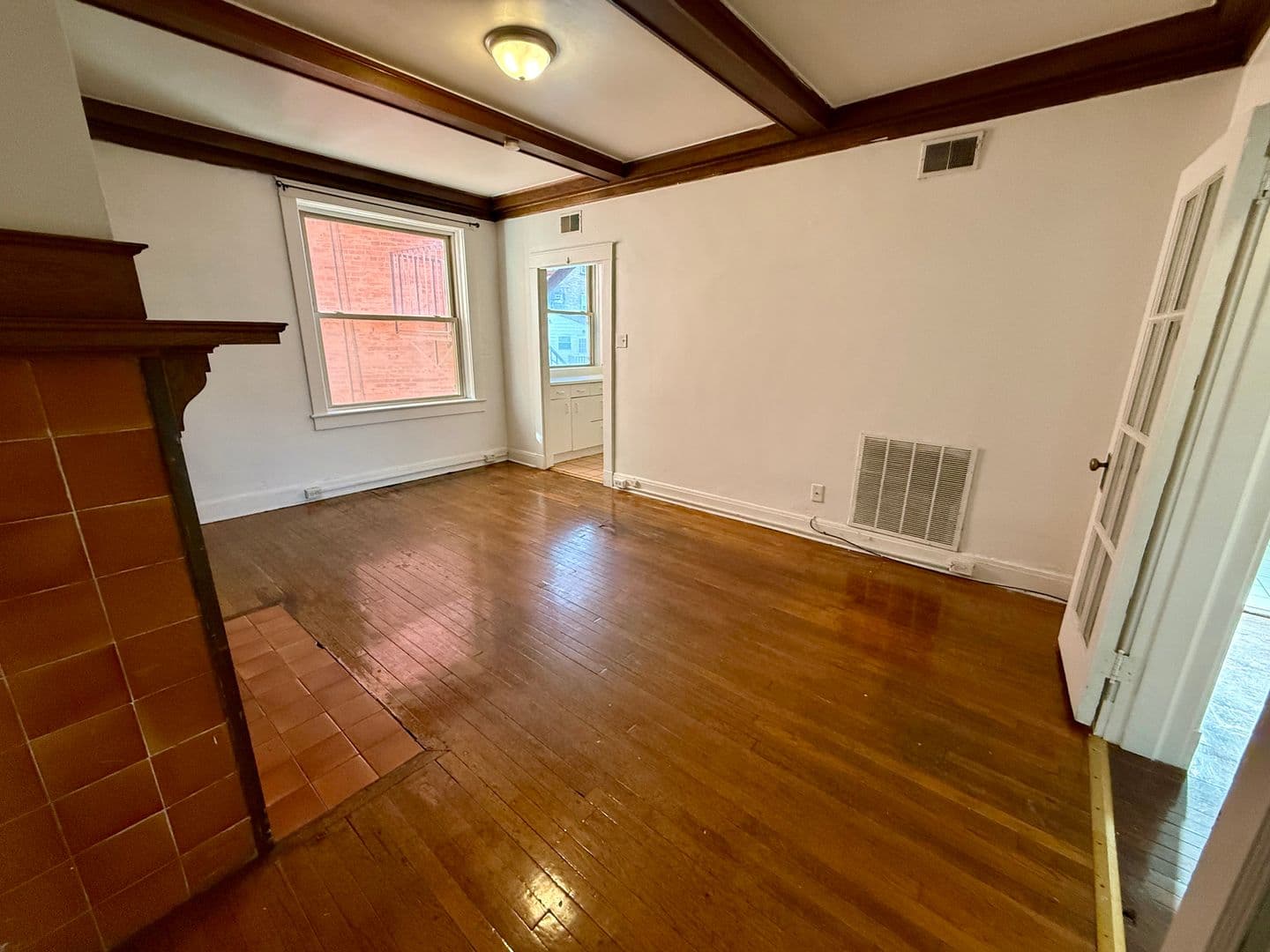 Pittsburgh Apartment: 5752 Ellsworth Ave