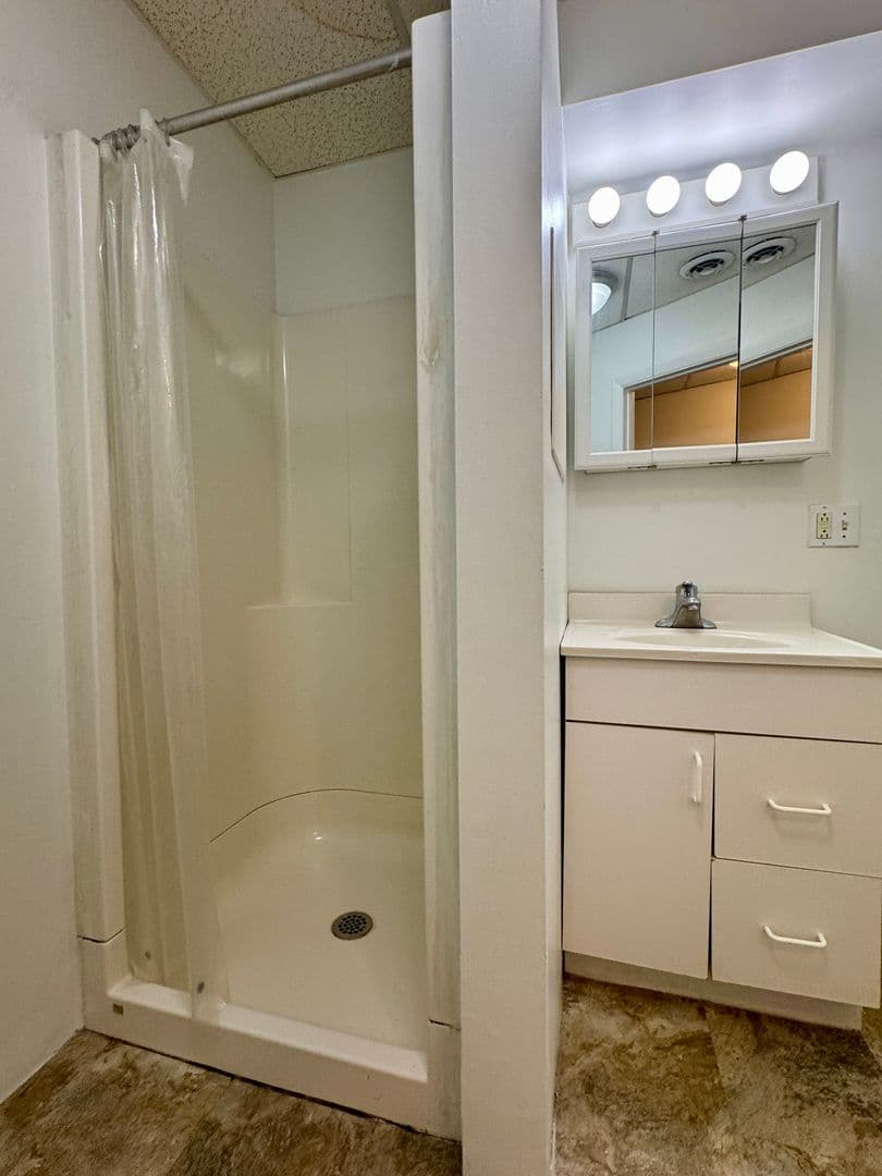 Pittsburgh Apartment: 5752 Ellsworth Ave