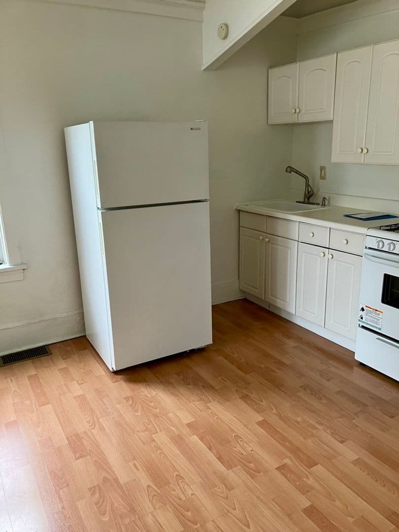 Pittsburgh Apartment: 218 North Craig St