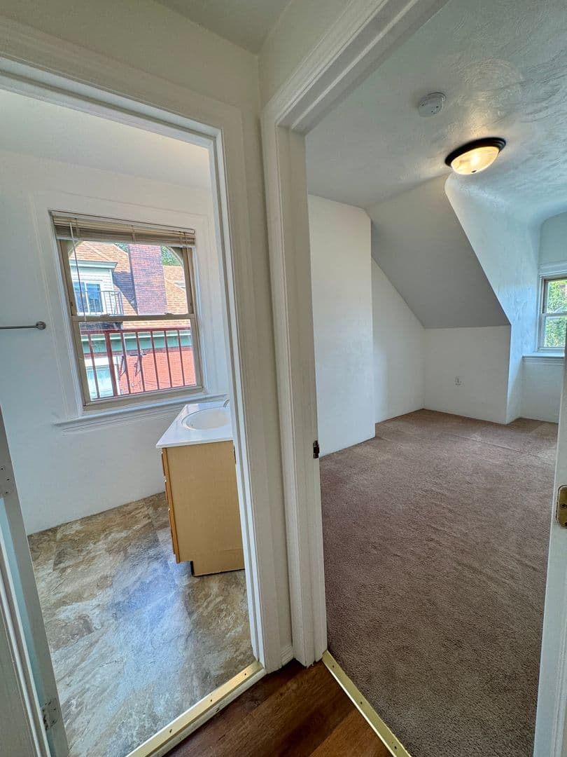 Pittsburgh Apartment: 5819 Bartlett St