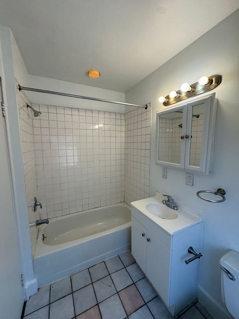 Pittsburgh Apartment: 370 S. Negley
