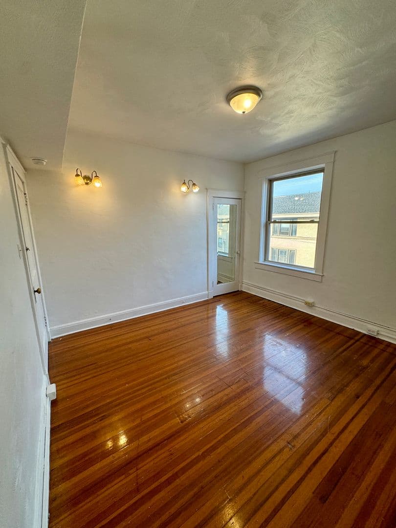 Pittsburgh Apartment: 5752 Ellsworth Ave