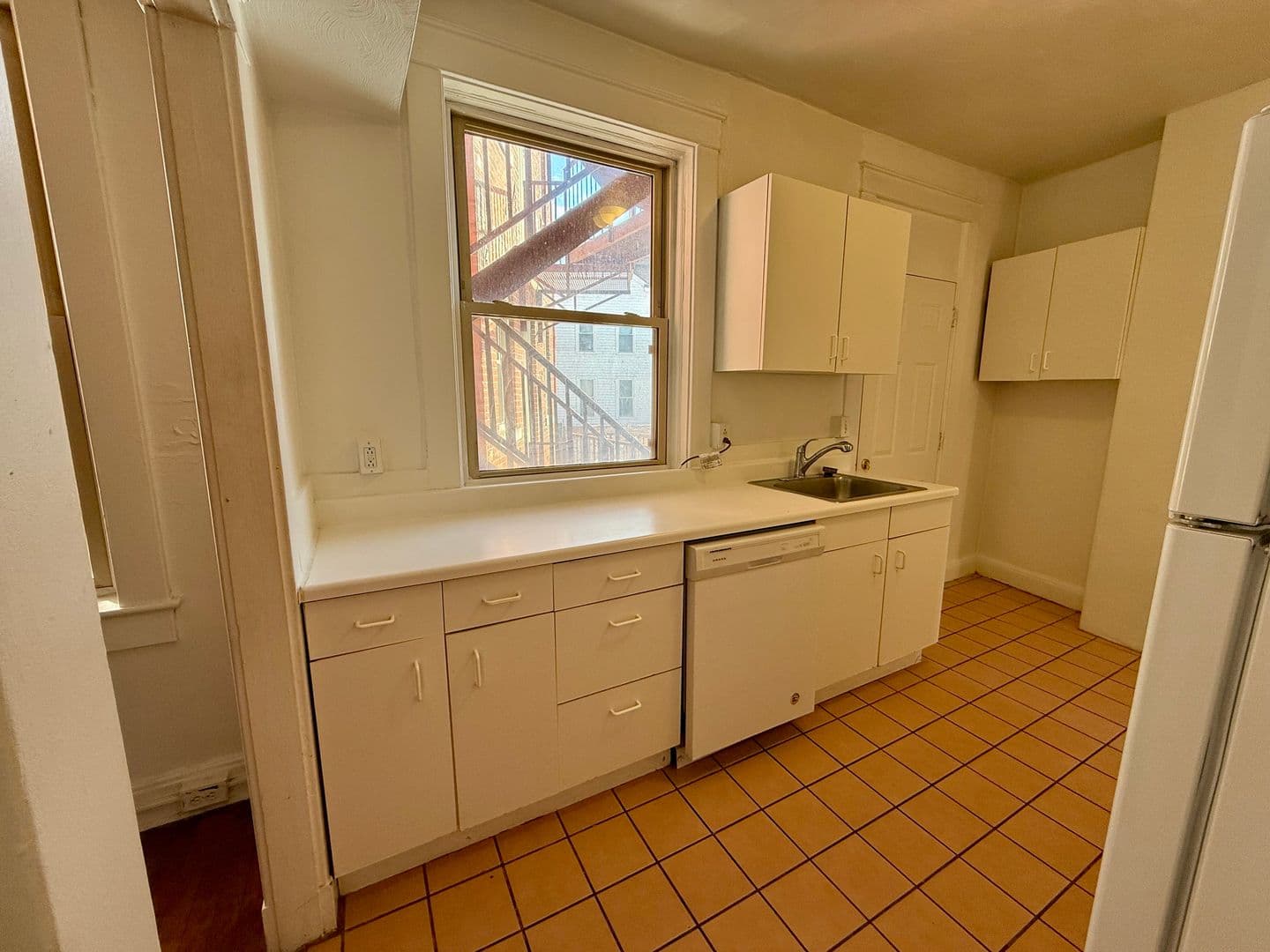 Pittsburgh Apartment: 5752 Ellsworth Ave