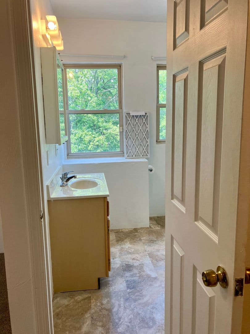 Pittsburgh Apartment: 5819 Bartlett St