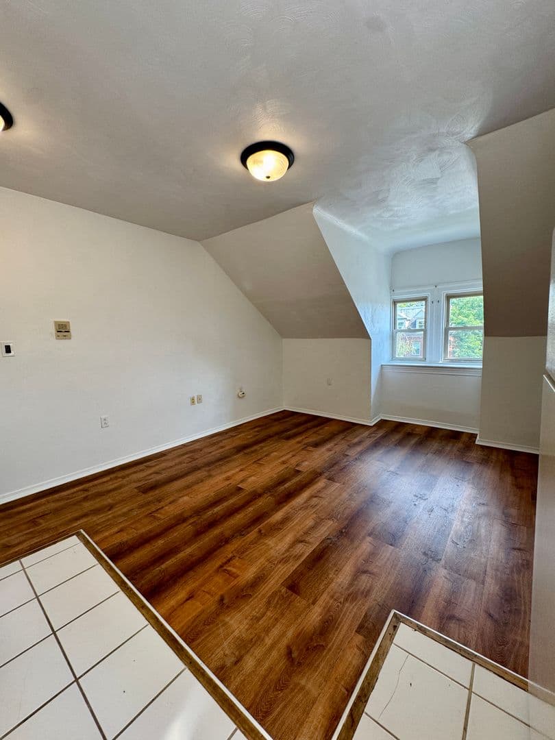 Pittsburgh Apartment: 5819 Bartlett St