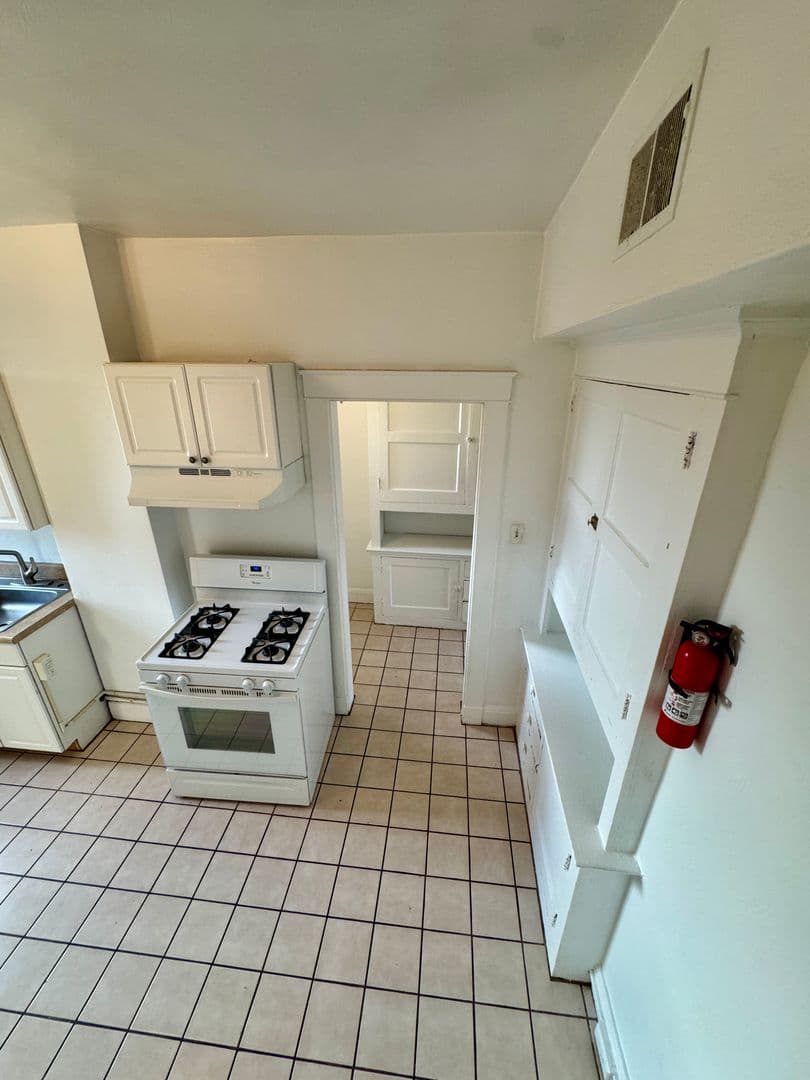 Pittsburgh Apartment: 5752 Ellsworth Ave