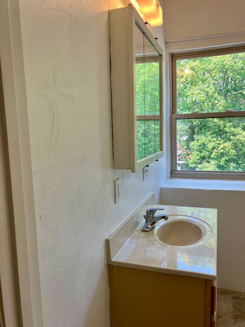 Pittsburgh Apartment: 5819 Bartlett St