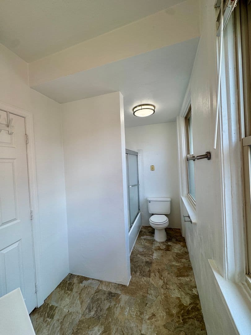 Pittsburgh Apartment: 5819 Bartlett St