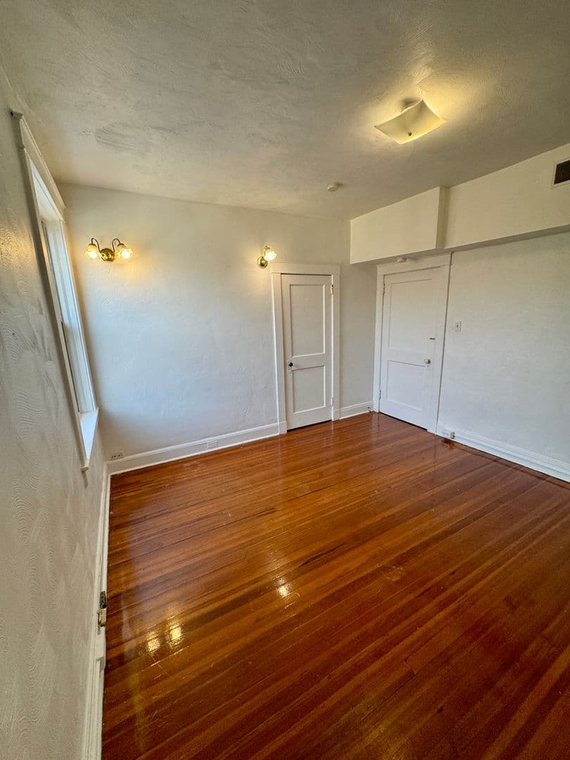 Pittsburgh Apartment: 5752 Ellsworth Ave