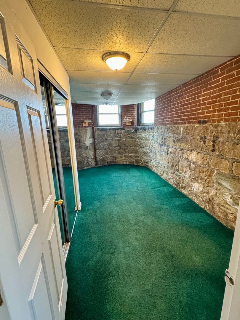 Pittsburgh Apartment: 5752 Ellsworth Ave