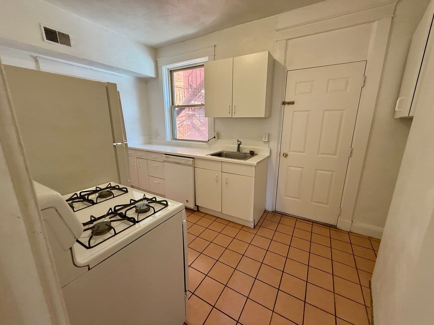 Pittsburgh Apartment: 5752 Ellsworth Ave
