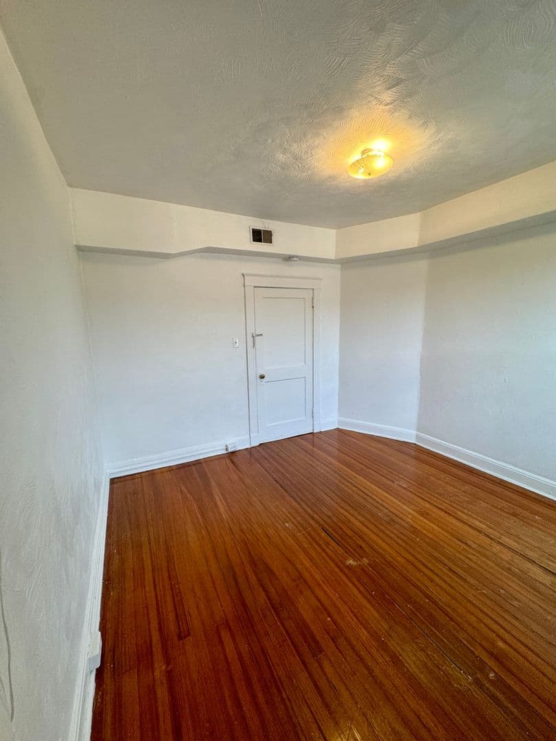 Pittsburgh Apartment: 5752 Ellsworth Ave