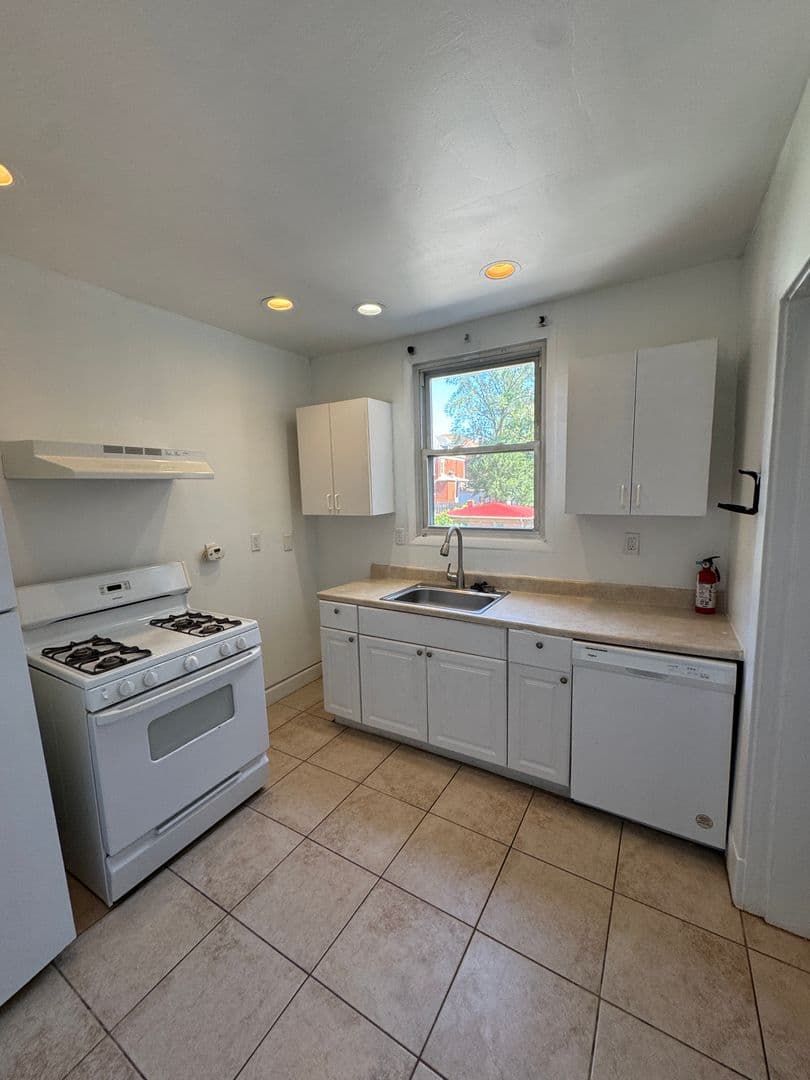 Pittsburgh Apartment: 370 S. Negley