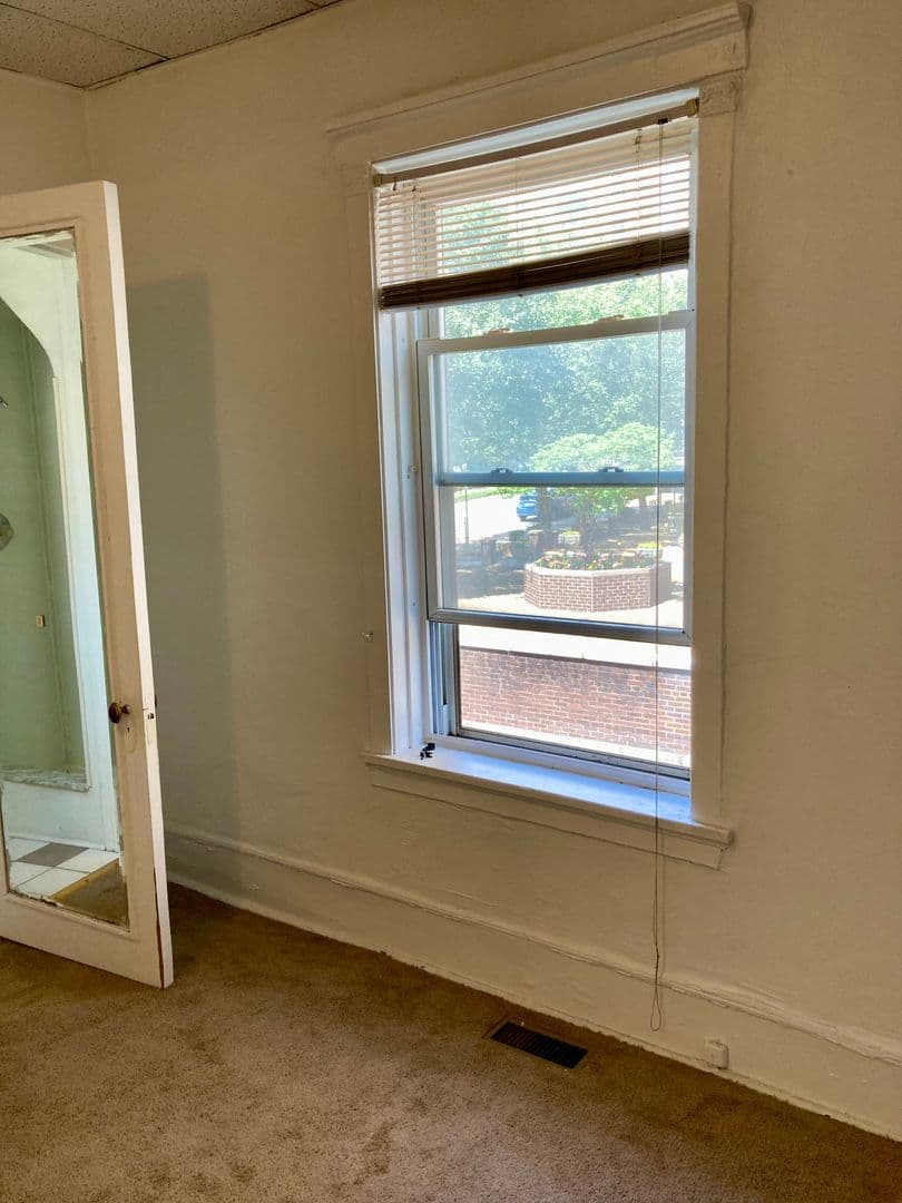 Pittsburgh Apartment: 218 North Craig St