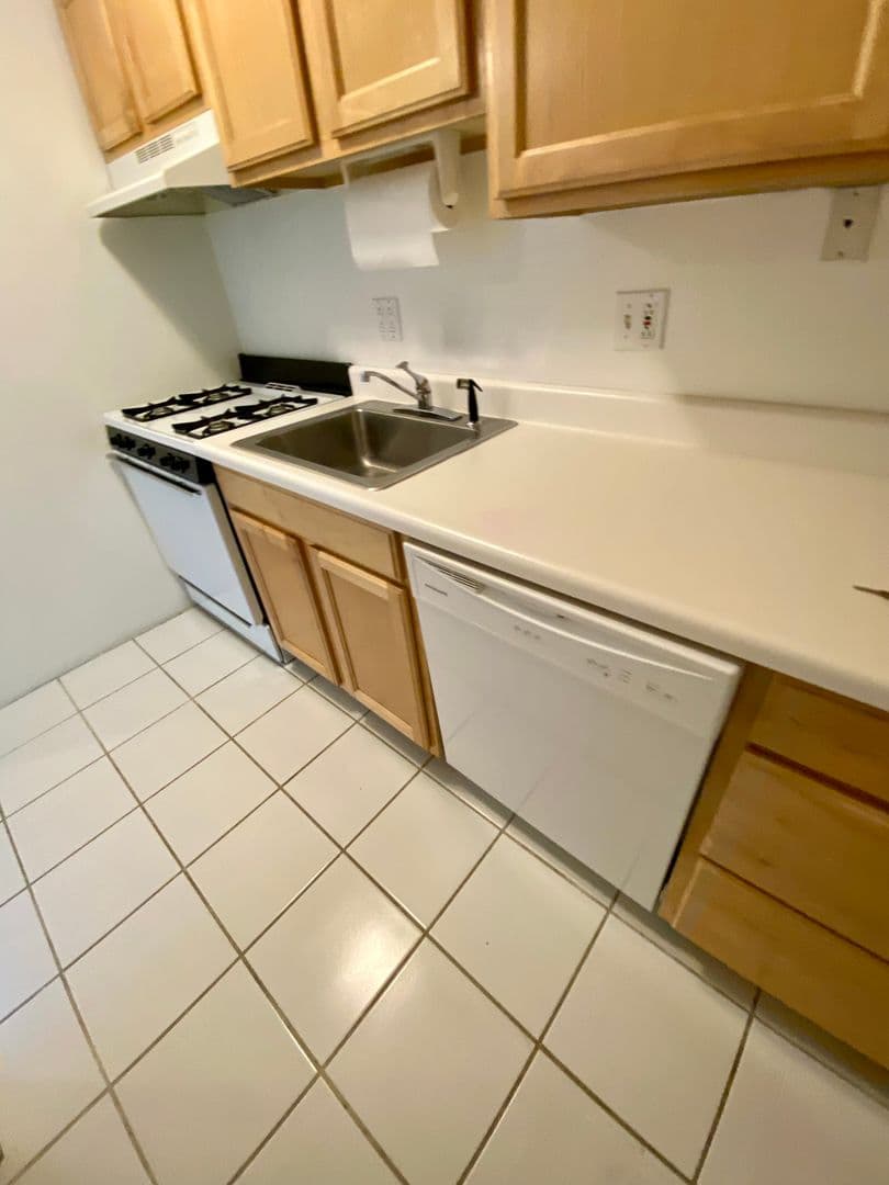 Pittsburgh Apartment: 5819 Bartlett St