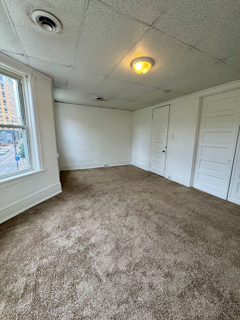 Pittsburgh Apartment: 218 North Craig St